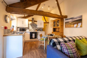 Dragonfly Cottage, Canal location